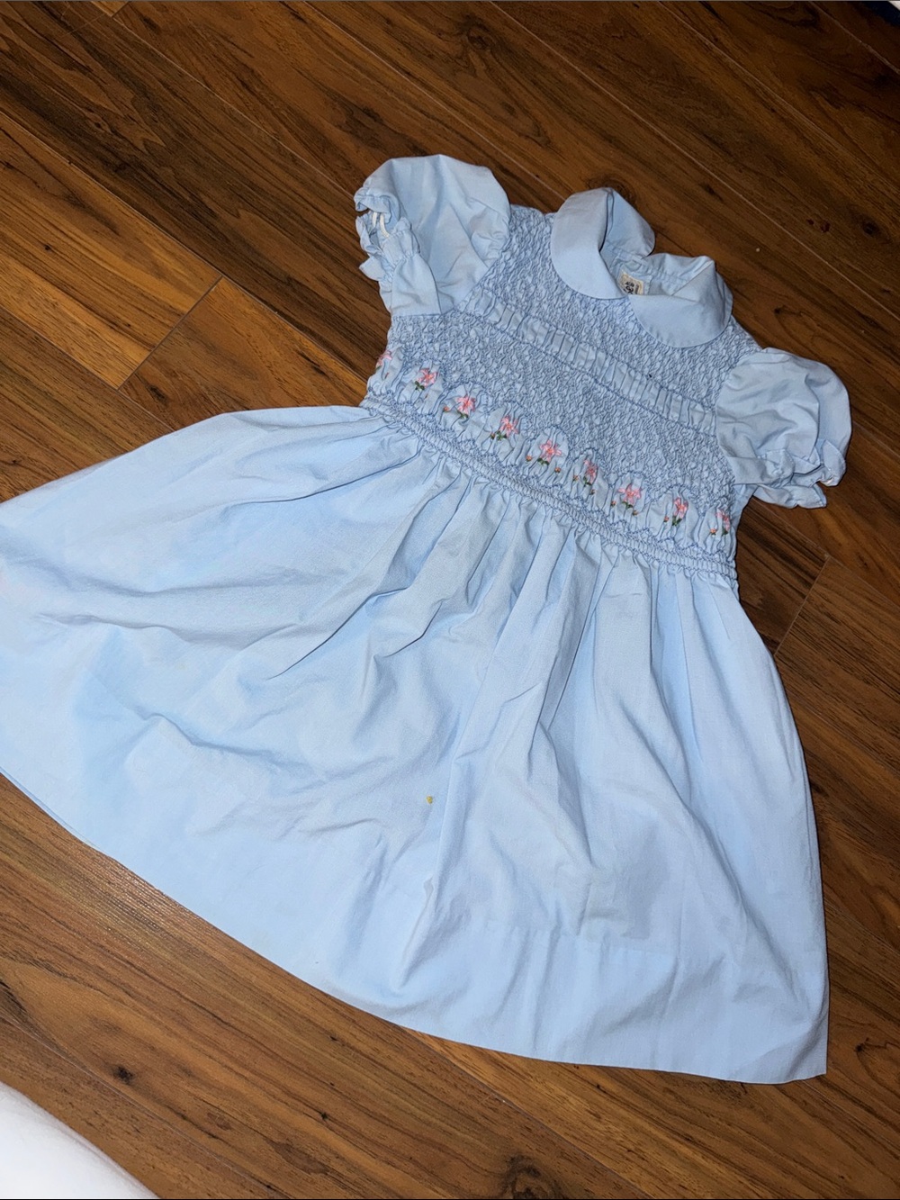 Size 7 vintage 1970/80s young set Light Blue Smocked Floral Girls' Dress